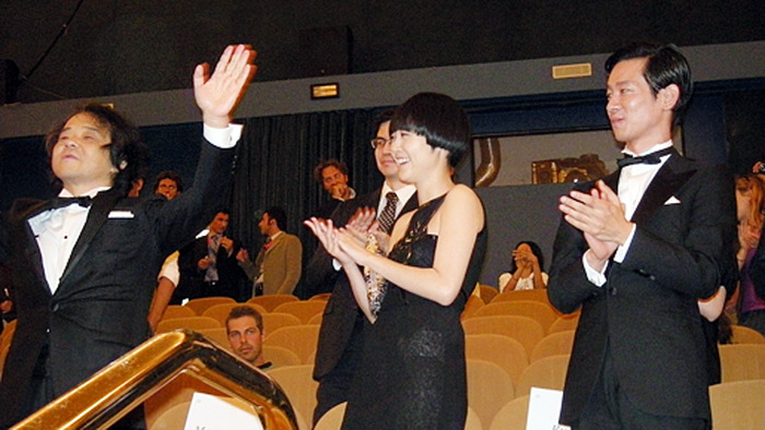 『スカイ・クロラ』公式上映に出席した（左から）押井守監督、菊地凛子、加瀬亮　photo：Ayako Ishizu