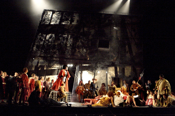「リゴレット」David McVicar's production of Rigoletto for The Royal Opera （c）2014 ROHCatherine Ashmore
