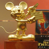 純金製“黄金のミッキーマウス像”