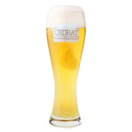 セドラシロップとフレッシュレモンを冷たい生ビールに加えた爽やかなビアカクテル「セドラ ビア」980円。