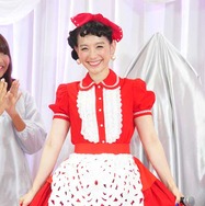 篠原ともえ／「デビアスなメイドたち」割烹着ファッションショー