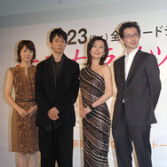 『サヨナライツカ』完成会見（左から）石田ゆり子、西島秀俊、中山美穂、イ・ハンジェ監督