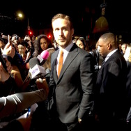 『ラ・ラ・ランド』LAプレミア　Photo credit:  EW0001: Sebastian (Ryan Gosling) and Mia (Emma Stone) in LA LA LAND.  Photo courtesy of Lionsgate.（C） 2016 Summit Entertainment, LLC. All Rights Reserved.