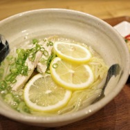 代官山 FLUX CAFE（フラックス カフェ）＿レモン風味の鶏ラーメン