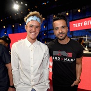 Justin Bieber and Luis Fonsi　Kevin Mazur/Hand in Hand