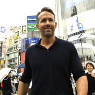 ライアン・レイノルズ、渋谷のスクランブル交差点に！「わいやで！」／『デッドプール2』来日キャンペーン