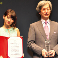 「一般社団法人外国映画輸入協会」発足50周年記念式に出席した前田敦子