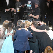 エレン・デジェネレスの周りに集まったスターたち-(C) Getty Images