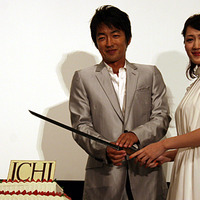 『ICHI』の大沢たかお、綾瀬はるかとの「ケーキカットの写真使わないで（笑）！」 画像