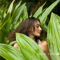 長谷川潤、ハワイの大自然を駆け回る「ラグ＆ボーン」のモデルに 画像