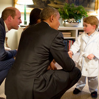 ジョージ王子、パジャマ姿でオバマ大統領にごあいさつ 画像
