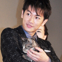 佐藤健があの猫と一緒に「徹子の部屋」に登場！ 画像