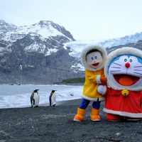 ドラえもん＆のび太が南極に上陸！ ペンギンと記念撮影も 画像