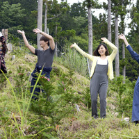 山崎育三郎が森の中で歌って踊る！「あいの結婚相談所」ミュージカルシーン先行公開 画像