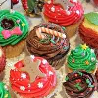 クリスマスパーティーはこれに決まり！「ローラズ・カップケーキ東京」限定バージョン 画像