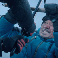 役所広司、俳優人生41年でかつてない肉弾戦『オーバー・エベレスト』雪上バトル映像 画像