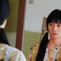 柴咲コウの演技に絶賛の声「ほんとに10歳の泣き方みたい」…「35歳の少女」1話 画像