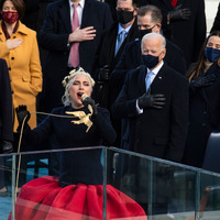レディー・ガガ、バイデン氏の大統領就任式で国歌独唱 世界中から「感動した」の声 画像
