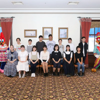 【USJ】第11期「大阪府育英会USJ奨学金制度（給付型）」認定式を開催、20周年衣装のウッディとウィニーもお祝い 画像