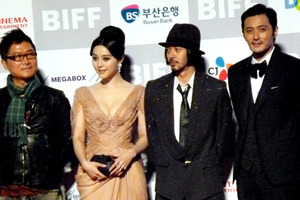 釜山映画祭開幕！　オダギリジョーにチャン・ドンゴン、ファン・ビンビンは衣装替えも 画像