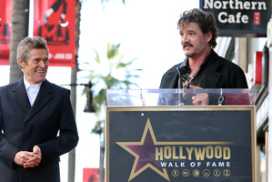 ペドロ・パスカル、ハリウッドの殿堂入りを果たしたウィレム・デフォーに応援スピーチ 画像