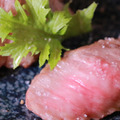 西も東も肉ブーム！ 予約殺到の「肉山 大阪」で美味しい赤身肉を食べ尽くそう！・画像