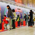 【ディズニー】ピクサー映画のキャラクターたちが新宿駅をプチジャック！・画像