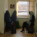 3人のアフガン女性の試練映し出す『明日になれば～アフガニスタン、女たちの決断～』特報・画像