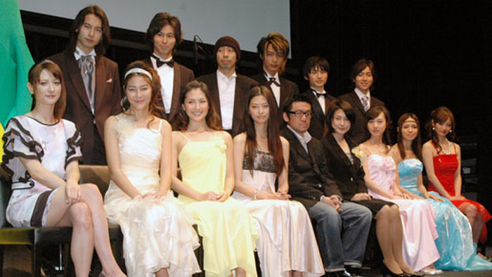 「Tokyo Prom Queen」記者発表。出演人13名と監督、主題歌を歌うリア・ディゾンが出席した。