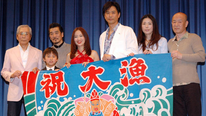 『春よこい』凱旋披露試写会。右から三枝健起監督、高橋ひとみ、時任三郎、工藤夕貴、宇崎竜童、小清水一揮、犬塚弘