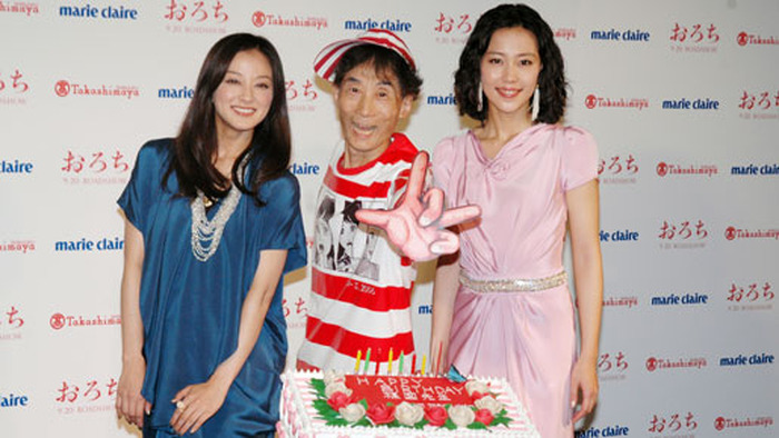 『おろち』トークイベントでグワシ！　楳図かずおを囲む木村佳乃と中越典子。