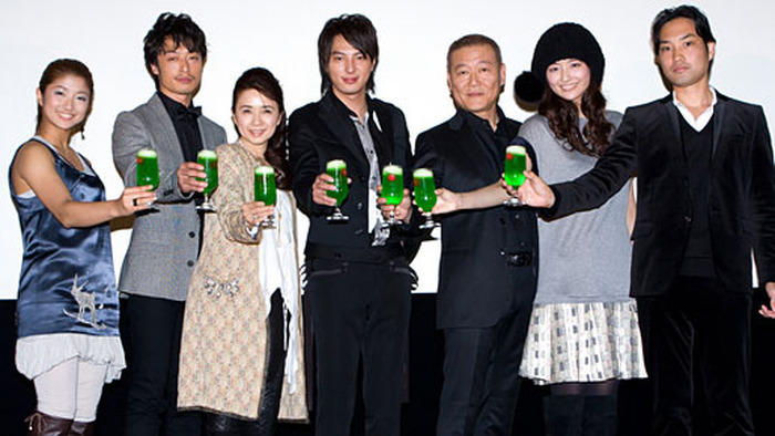 『イエスタデイズ』舞台挨拶（左より）柳沢なな、和田聰宏、風吹ジュン、塚本高史、國村隼、原田夏希、窪田崇監督