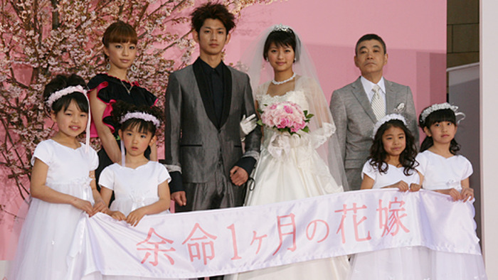 『余命1ヶ月の花嫁』完成披露会見にて（左から）安田美沙子、瑛太、榮倉奈々、柄本明