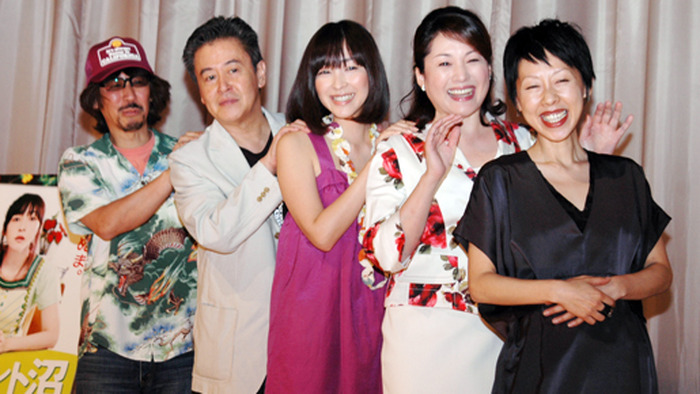 『インスタント沼』初日舞台挨拶。（左から）三木聡監督、風間杜夫、麻生久美子、松坂慶子、ふせえり