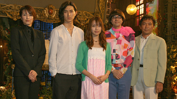 『ライアーゲーム』撮影スタジオにて（左から）吉瀬美智子、松田翔太、戸田恵梨香、鈴木浩介、渡辺いっけい