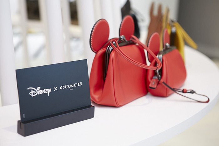 コーチがディズニーとコラボレートした限定コレクション「Disney × Coach」を発売