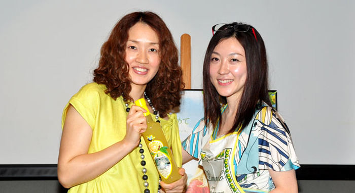 上田桐子（左）、伊藤美奈子（右）