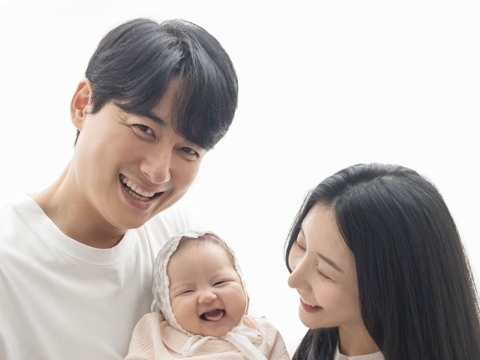 韓国人俳優と結婚した日本人女性・アヤネさん、家族写真公開で「まさに理想の家族」と反響続々!【PHOTO】