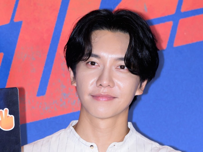 イ・スンギ、来日まであと少し!パパになっても少年のような笑顔でファンを虜に【PHOTO】