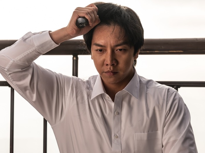 パパになったイ・スンギ、“剃髪現場”を公開!演技人生初の坊主頭でも「一切悩まなかった」ワケは?