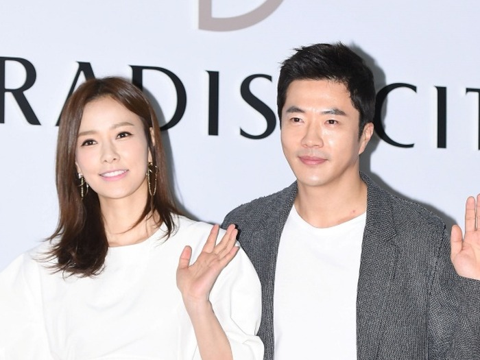 「妻は美しくないときがない」俳優クォン・サンウ、“結婚17年目”の女優ソン・テヨンにメロメロ!