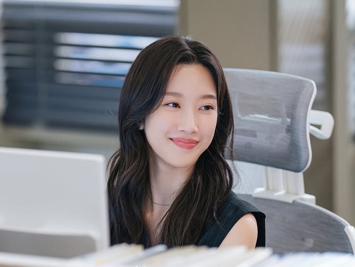 ラブコメ女神が再び降臨！“デキる女”ムン・ガヨンの黒歴史が気になる『あいつは黒炎龍』スチール写真公開