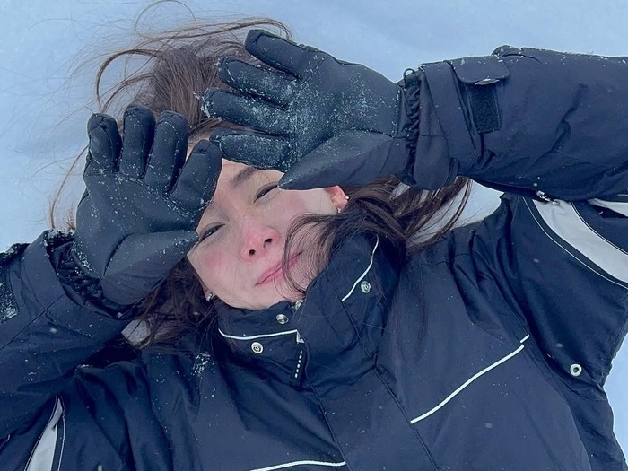 チェ・ジウ、そっくりな娘と雪の上で大はしゃぎ!幸せそうな瞬間に「2人とも可愛い」の声【PHOTO】