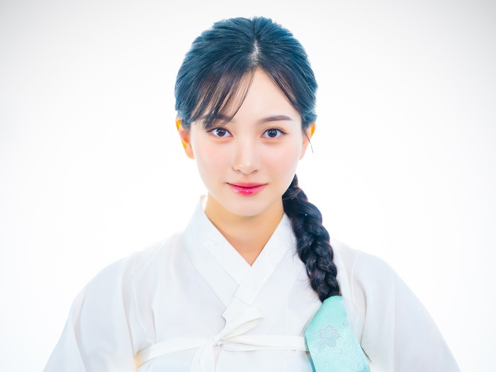 『7番房の奇跡』子役カル・ソウォン成長した姿に感嘆!韓服が映し出す優雅な美貌