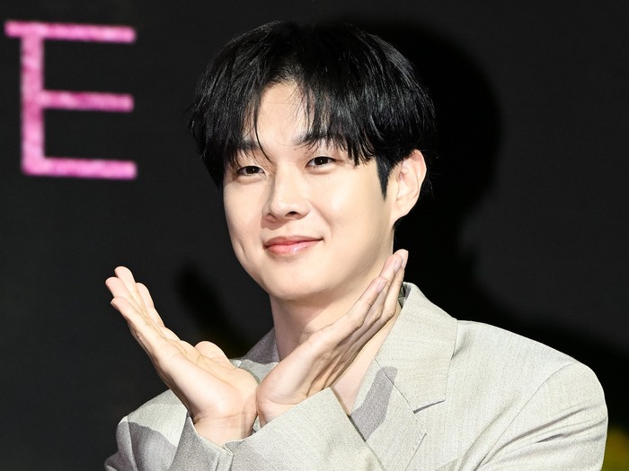 チェ・ウシクが語る『恋するムービー』の新たな魅力!「温かみがあって心に響いた」