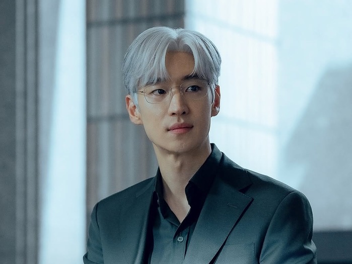 イ・ジェフン主演『交渉の技術』ポスター公開!ユン・ジュノの冷笑が意味するものは?