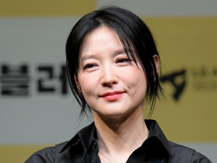 女優イ・ヨンエ、32年ぶりの舞台復帰に意気込み。「親としての経験が役者として大きな栄養分に」