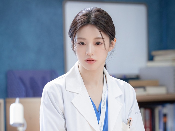 女優コ・ユンジョン、代表キャラ更新の予告!Netflix『いつかは賢いレジデント生活』で魅力発揮