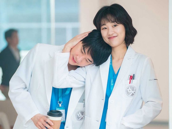 また夫婦誕生!? “逆プロポーズ”で話題だったあのカップルが『いつかは賢いレジデント生活』に特別出演!