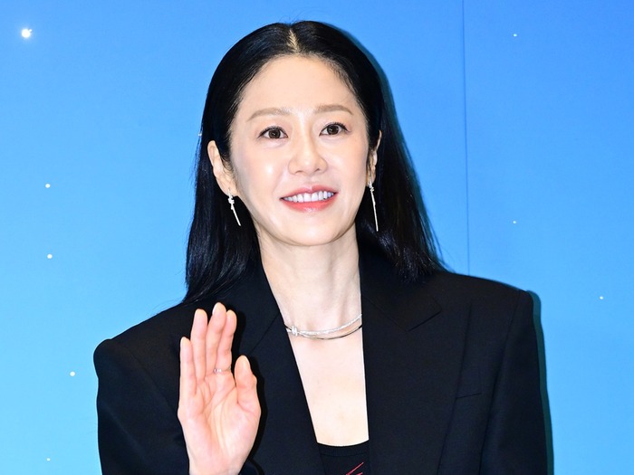 54歳女優コ・ヒョンジョンのオーラ、“緩やかな老化”さえ美に昇華する美貌の真髄